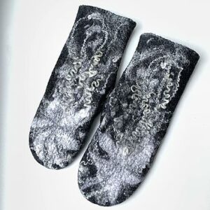 Варежки валяные «Цветы под снегом»