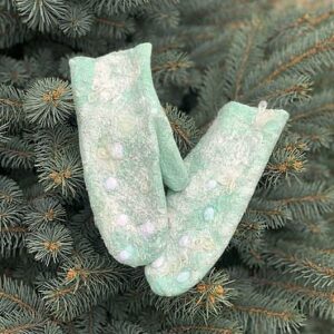 Варежки женские  «Морозные узоры»